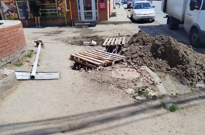 Ремонтируют тротуар по улице Москатова у Нового Вокзала